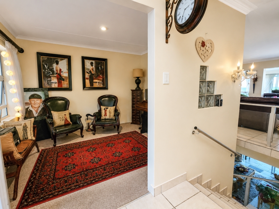 5 Bedroom Property for Sale in Wavecrest Eastern Cape